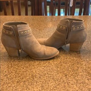 Women’s Maurice’s beige heeled booties size 7.5